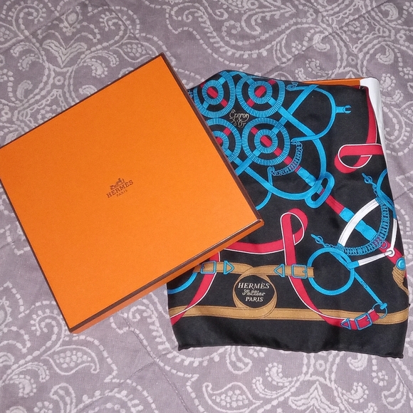 🧡 New With Box HERMES small Silk Scarf - Picture 2 of 9